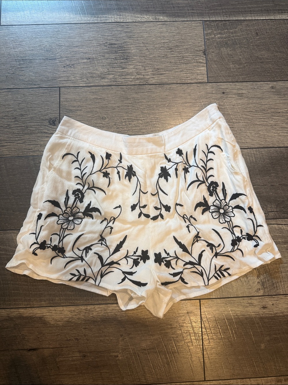 Ark & Co White High Waist Shorts with Floral Embroidery
